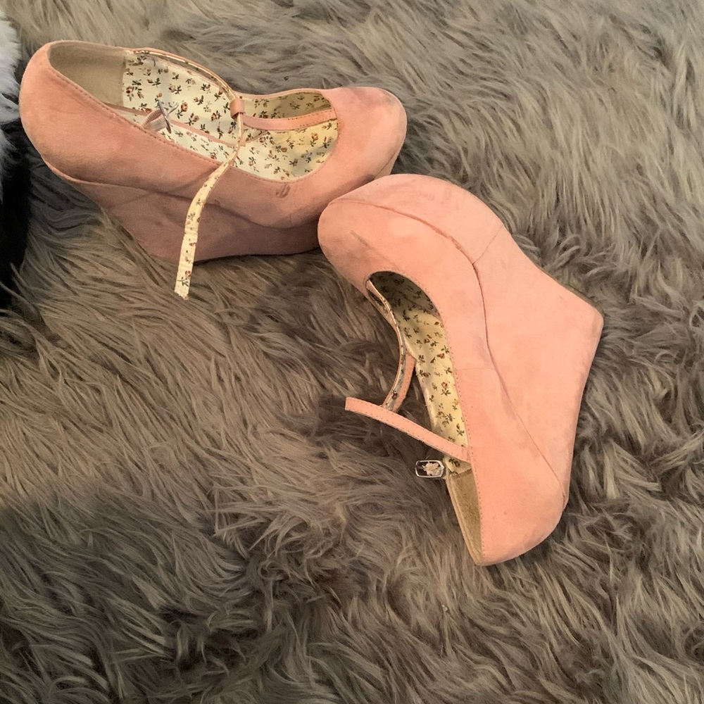Blush wedges